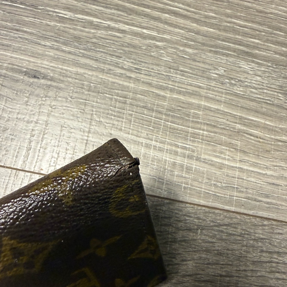 Louis Vuitton Wallet - Picture 4 of 11